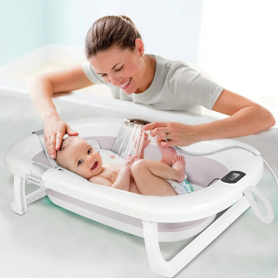 Maman et bebe dans la baignoire